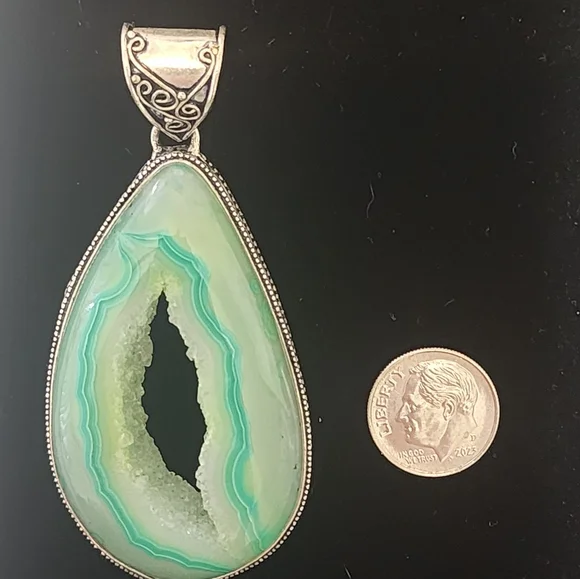 Druzy Pendant - Picture 1 of 4